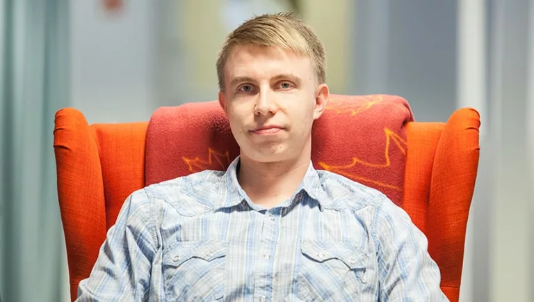 henri kuutti toimistolla